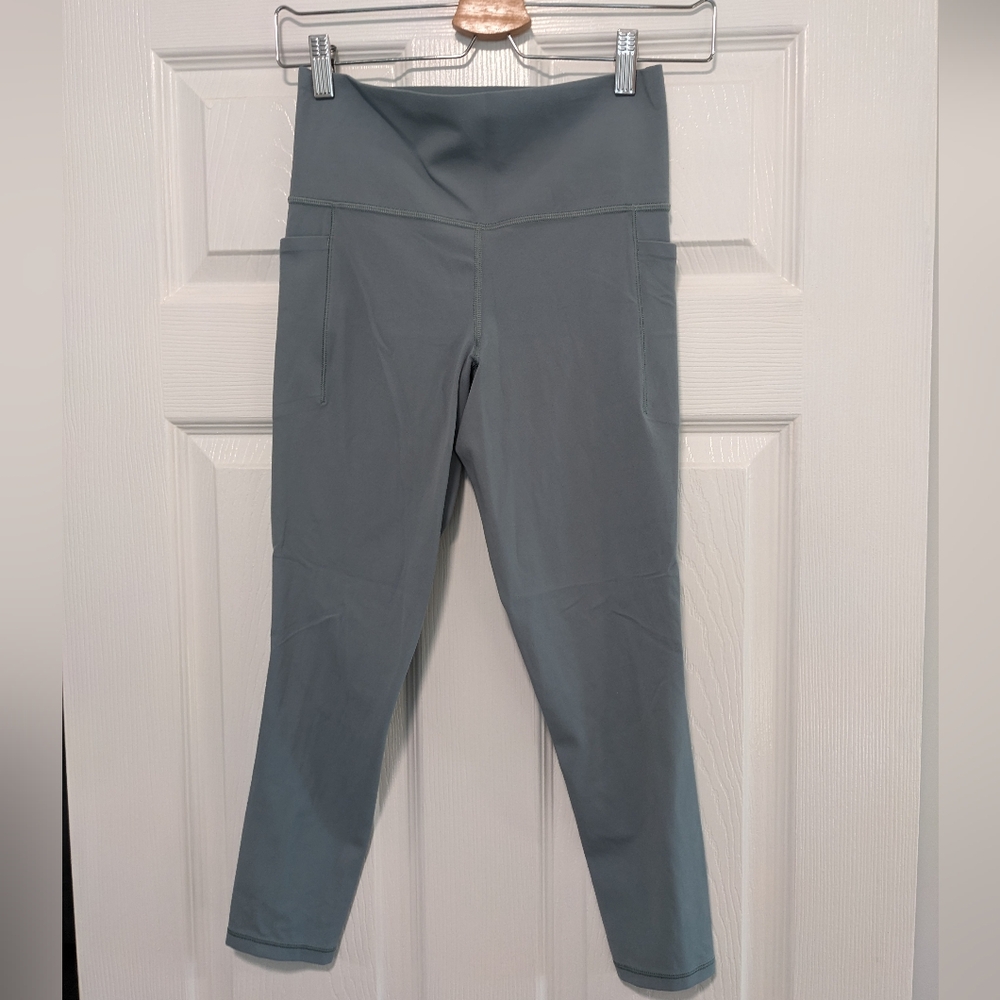 Athleta Salutation Stash Pocket 7/8 Tight
